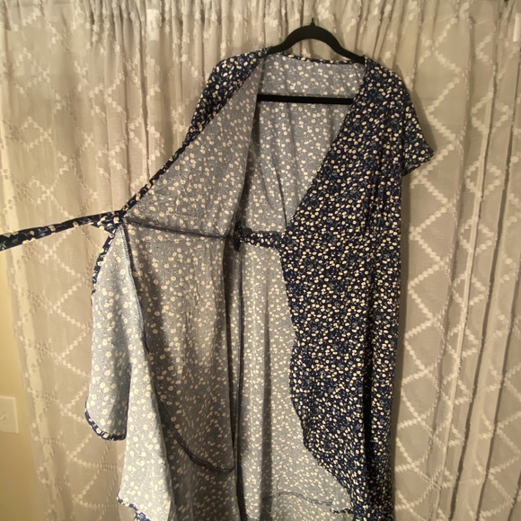 Short sleeve wrap dress - Picture 2 of 5